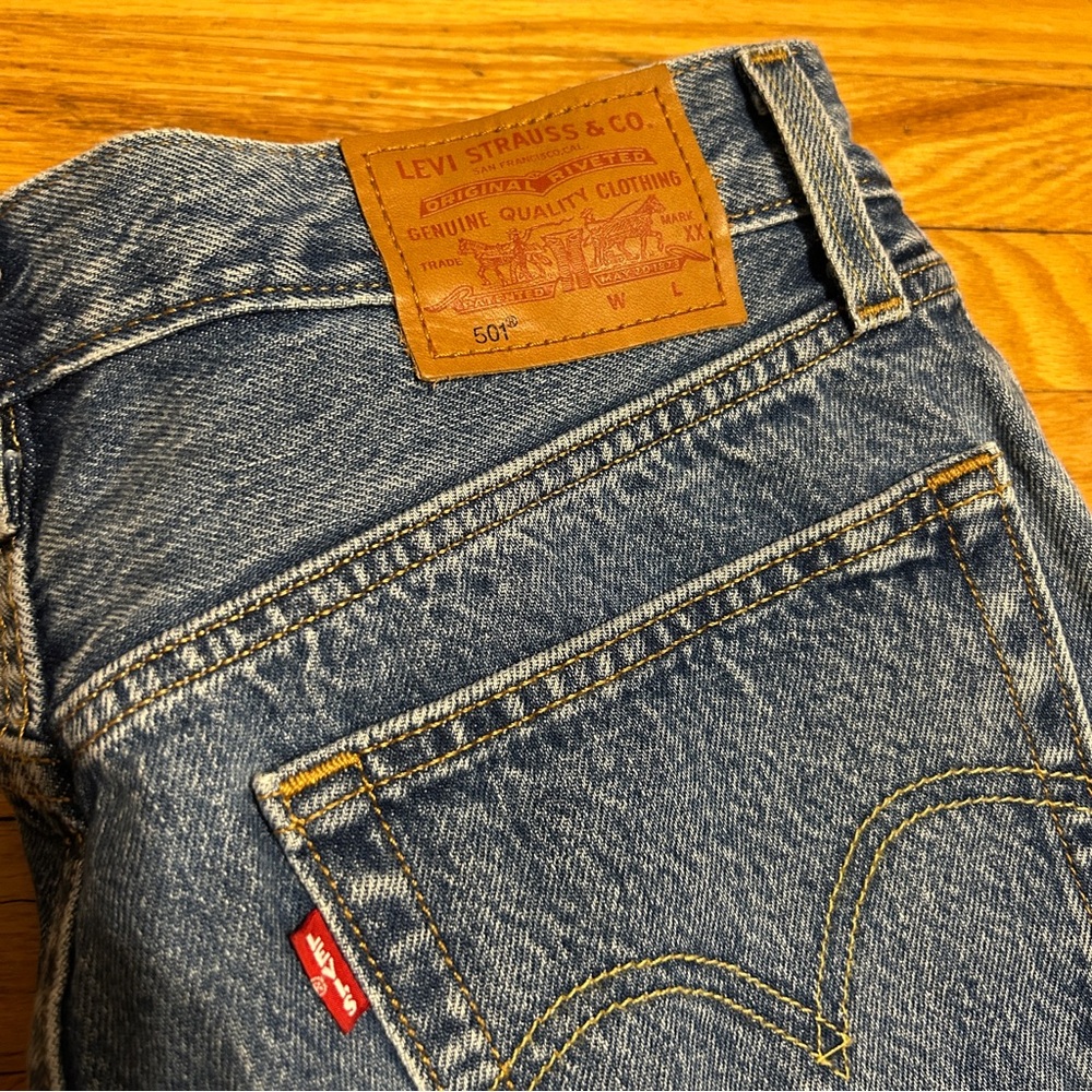Levi's 501 Crop Blue Jeans Size 26